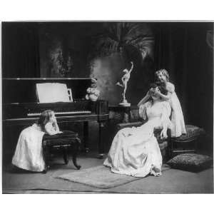  Who is it?,c1900,piano,young woman with children