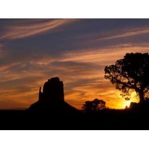 Sunrise at Mitten, Monument Valley, Utah, USA Premium Photographic 