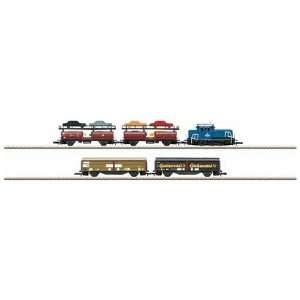    2010 Qtr.2 Auto Transport Train Set (L) (Z Scale) Toys & Games