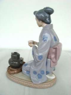 Lladro Japanese Girl Serving Tea Porcelain Figurine  