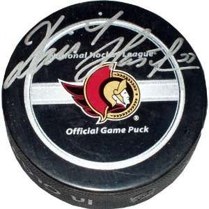  Dominik Hasek Autographed Hockey Puck