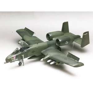  Revell 1/48 A 10 Warthog Airplane Model Kit Toys & Games