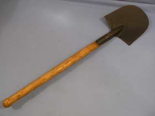 Handle Shovel. This is the type of shovel carrier by Assault Engineers 