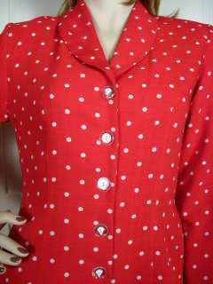 This really Cute Polka Dot Suit has an Hourglass shape, a lapel collar 