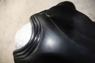    This is a beautiful used saddle that has been well taken care of