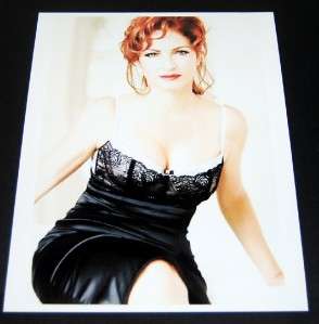 LOVELY SINGER GLORIA ESTEFAN SIGNED CARD AND GREAT PRINT  