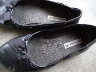 Well Worn Used Womens Black Ballet Flats Slipper Shoes Size 6 1/2 