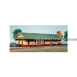   Model Builders N Scale Northern Pacific Depot Kit Toys & Games