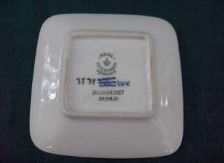 Up for bid is a lovely vintage square dish (4 1/8”) made by Royal 