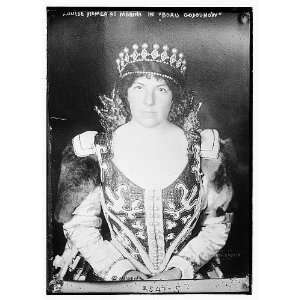 Louise Homer as Marina in Boris Godounow