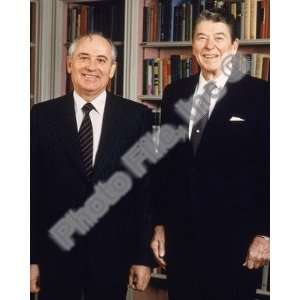  Mikhail Gorbachev and Ronald Reagan in the White House 