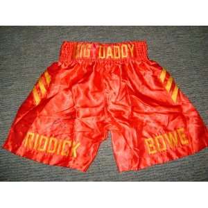  RIDDICK BOWE AUTOGRAPHED BOXING TRUNKS W/PROOF Sports 