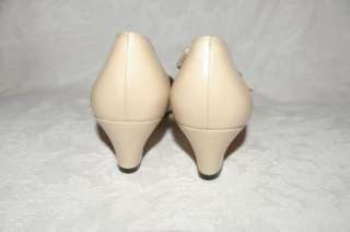   Ferragamo Ivory & Taupe Leather T Strap Heels Womens 8.5 AA  