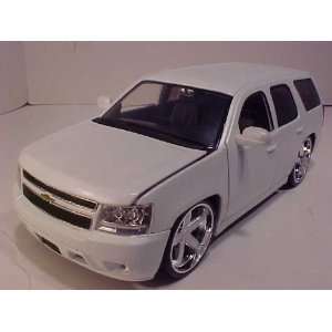    2010 Chevy Tahoe SUV 1/24 White Jada Toys 8in Toys & Games